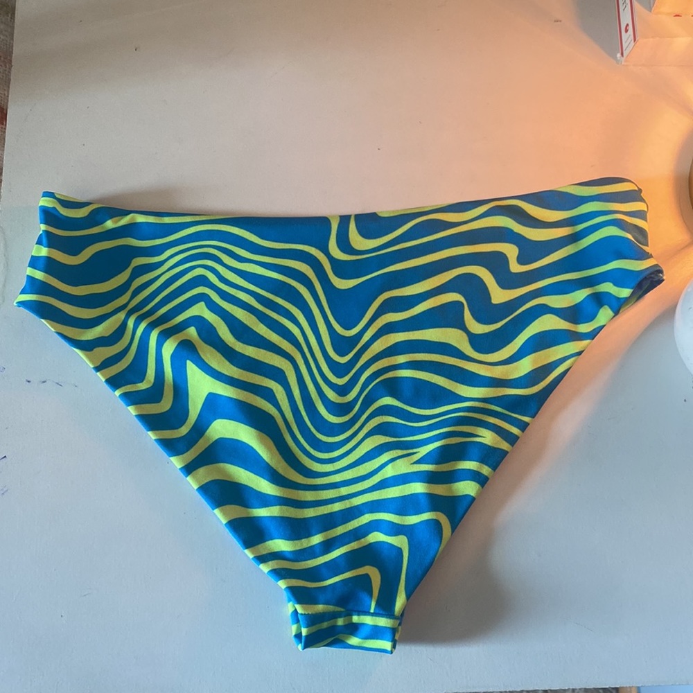Bathing suit - Picture 3 of 3